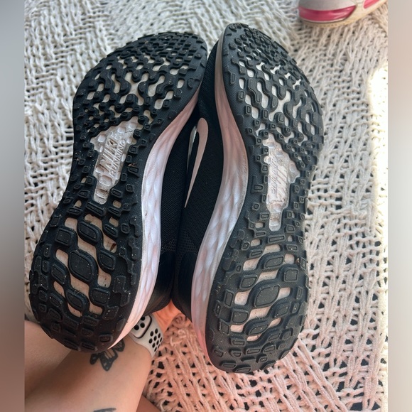 Nike running shoe. size 9. - Picture 3 of 3